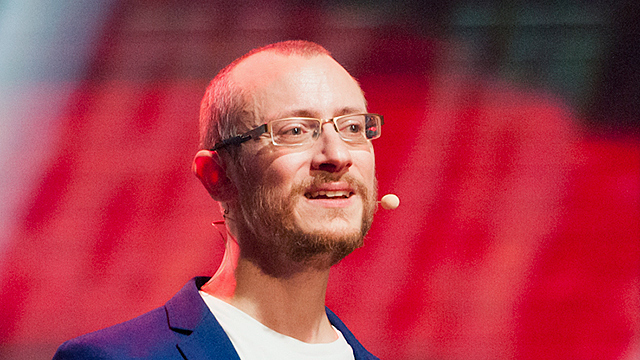 Johannes Hartl spricht an einer Konferenz