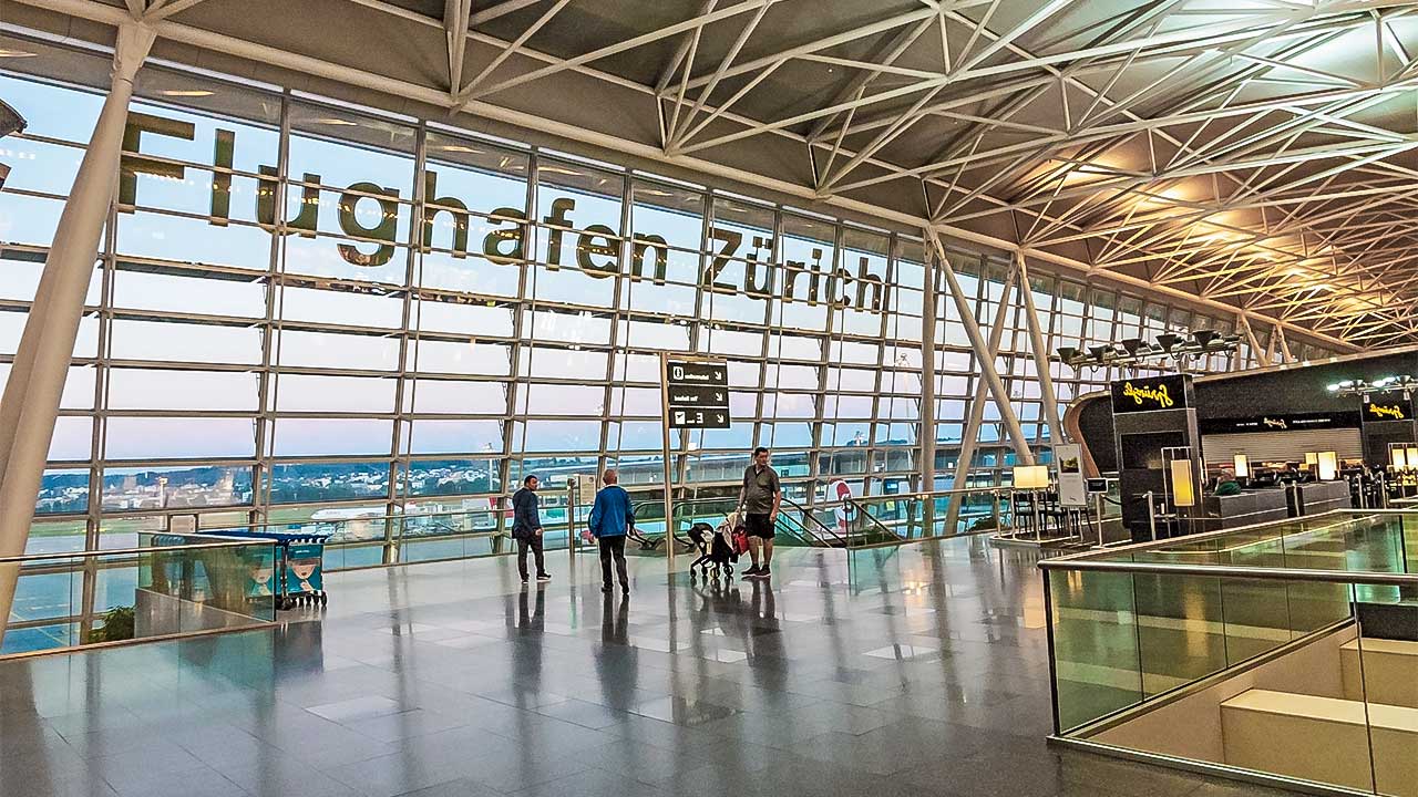 Im Innern des Flughafens Zürich