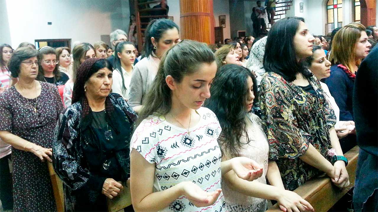 Christen während eines Gottesdienstes im Irak | (c) Kirche in Not