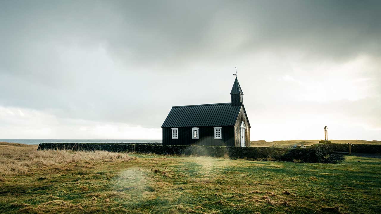 alleinstehendes Kirchengebäude in Island