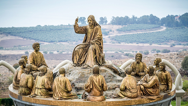 Bergpredigt: Skulptur von Jesus und den Jüngern
