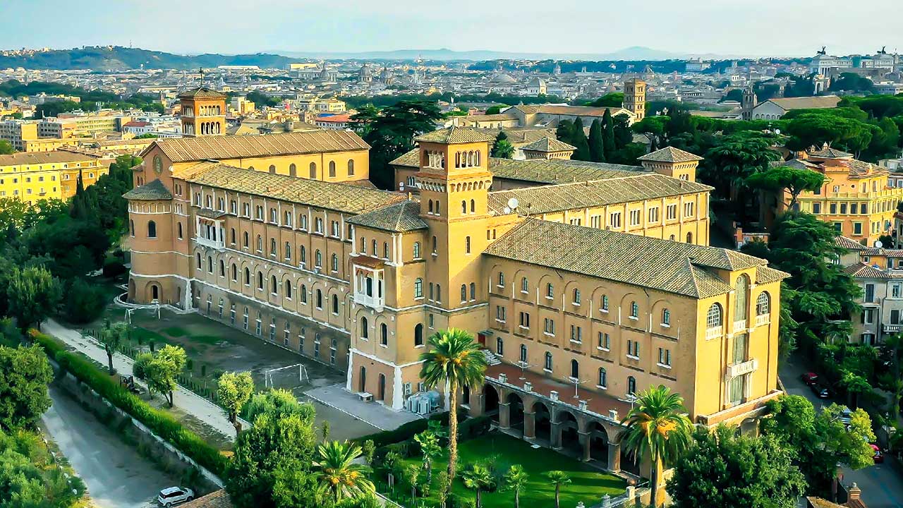 Benediktiner-Hochschule Sant'Anselmo im Rom aus der Vogelperspektive
