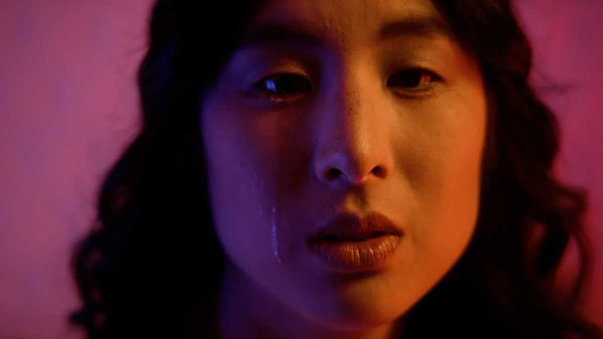 weinende Frau als Themenbild der Kampagne gegen Menschenhandel
