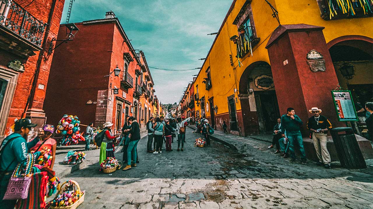 Strassenszene in San Miguel de Allende in Mexiko