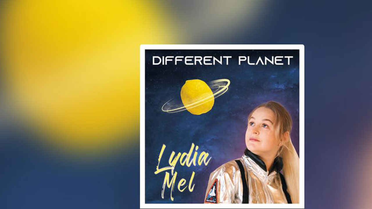 Lydia Mel mit Different Planet | (c) Lydia Mel