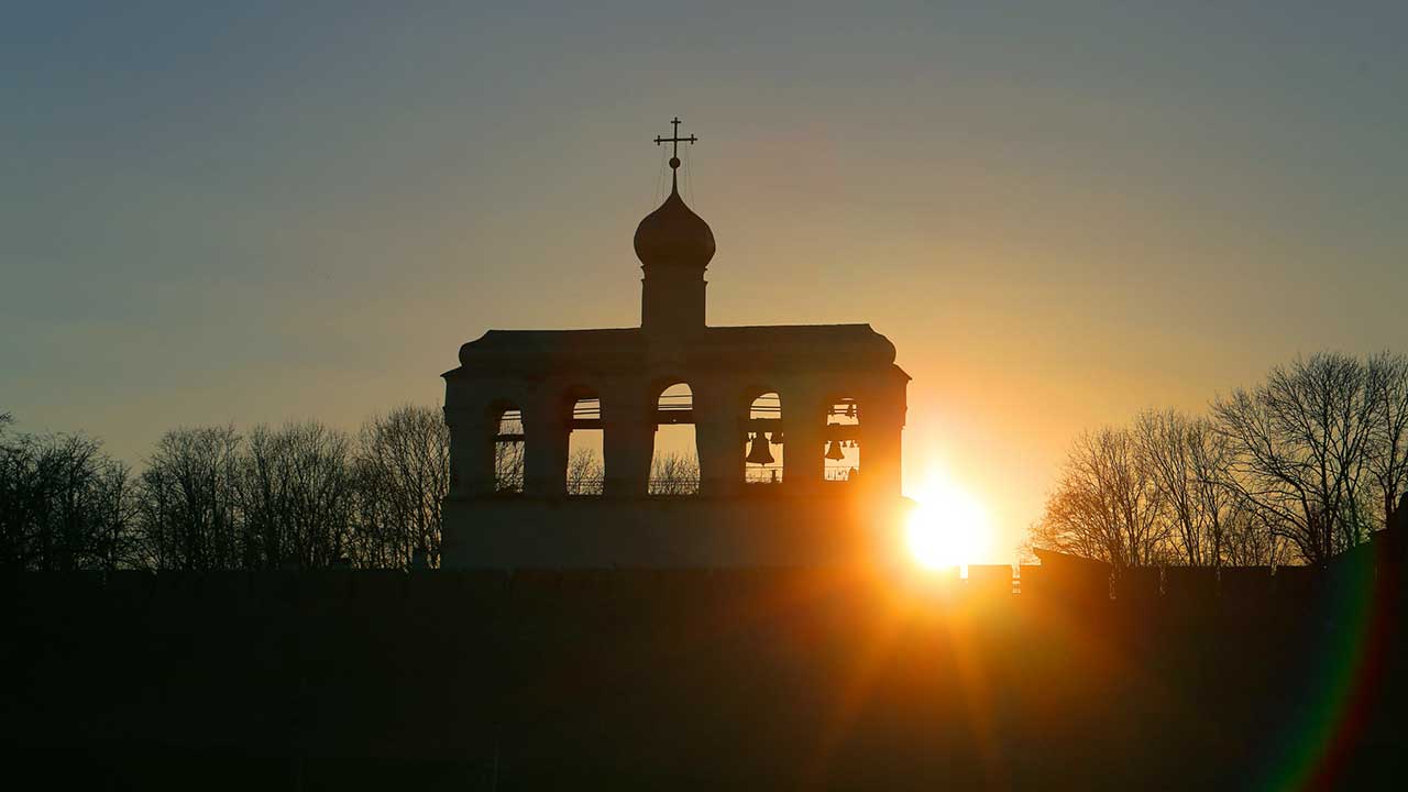 Sonnenaufgang bei Kirche in Veliky Novgorod, Russland | (c) 123rf