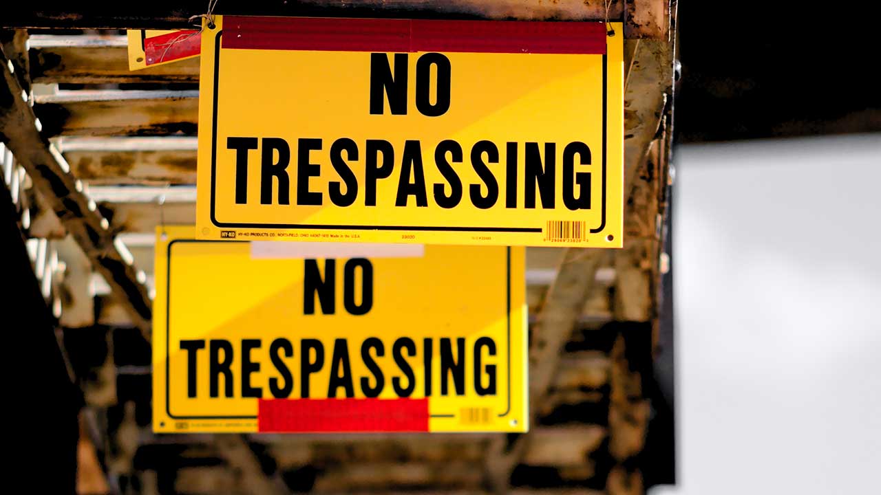 Schilder «No Trespassing»