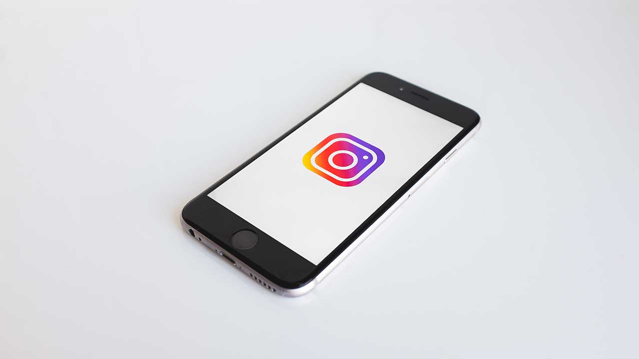 Smartphone mit Instagram-Logo