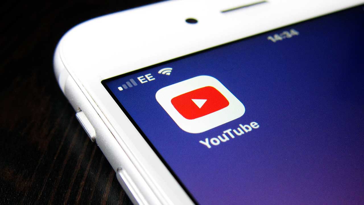 Ecke eines Smartphone-Bildschirms mit YouTube-Icon