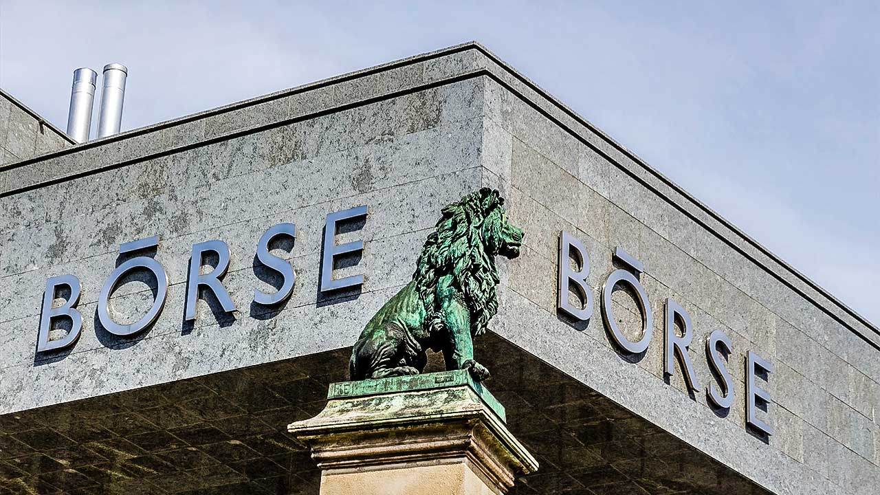 Börse Zürich mit Löwendenkmal