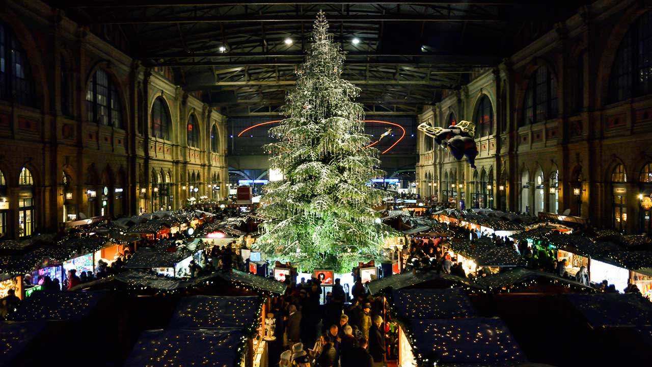 Weihnachtsmarkt im Hauptbahnhof Zürich | (c) 123rf