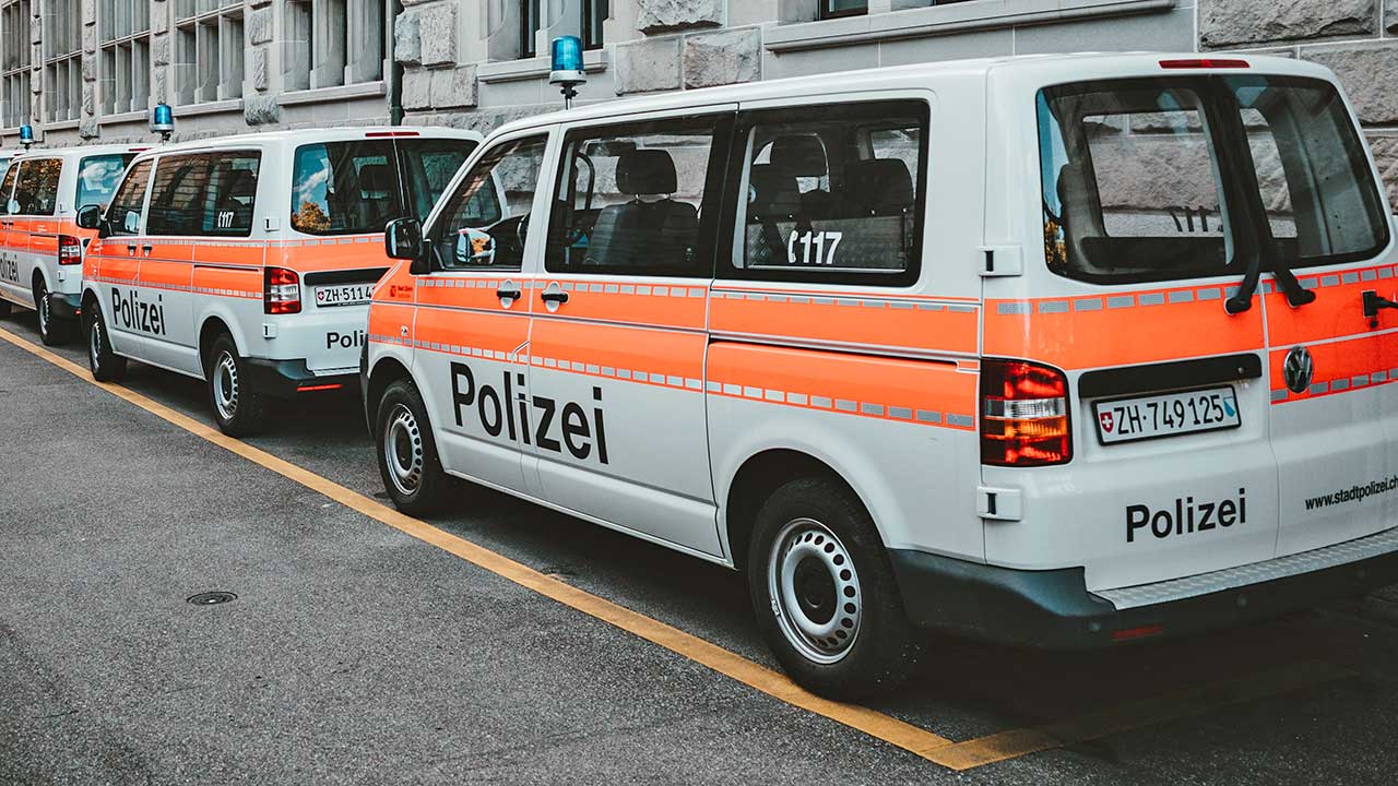 Polizeiwagen in der Stadt Zürich