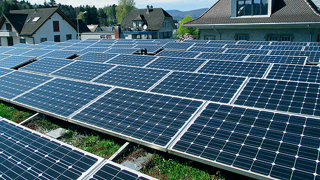 Fotovoltaik auf dem Dach des Pfarreizentrums