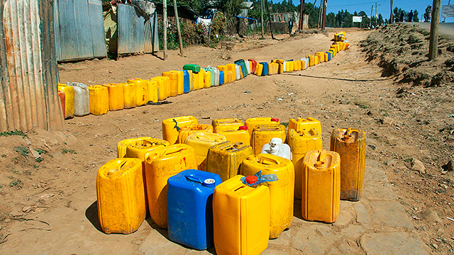 Wasserkanister in Addis Abeba