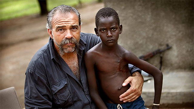 Sam Childers mit Kind