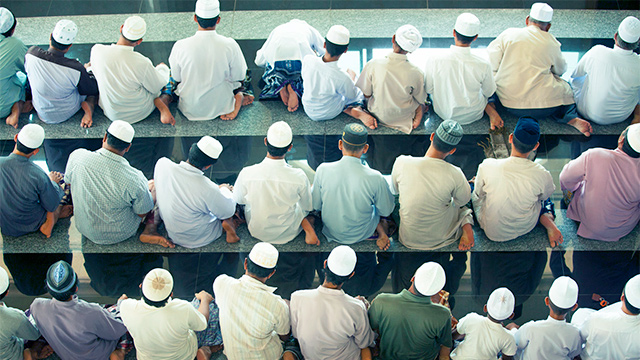Muslime in der Moschee