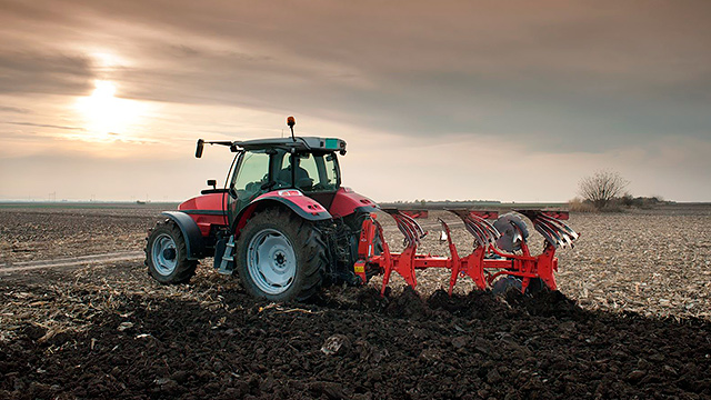 Traktor auf dem Feld