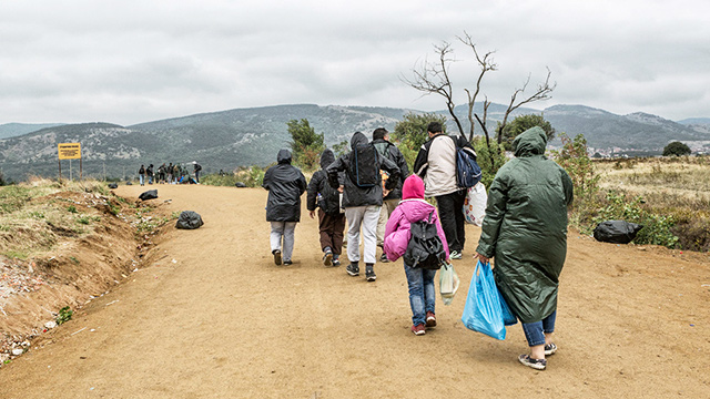 Migranten an der Grenze Serbien/Mazedonien