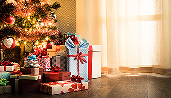 Weihnachtsbaum mit Geschenken